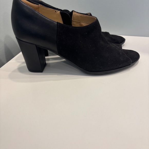 Black suede pumps/heels - Picture 2 of 4